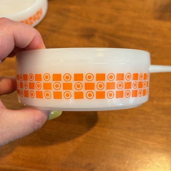 Set of 2 Vintage Glasbake 5” round ovenware dishes with handles. - Picture 2 of 6